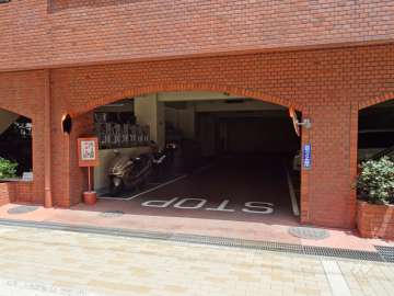 駐車場出入り口