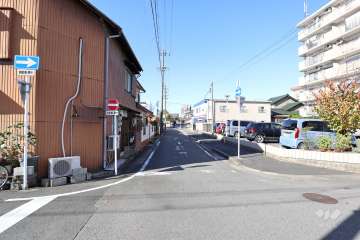 敷地南側の前面道路