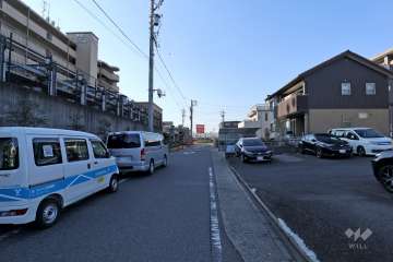 敷地北側の前面道路（東側から）