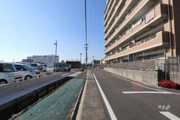 敷地南側の前面道路