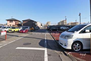 敷地北側の前面道路（西側から）