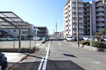 敷地東側の前面道路