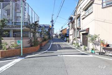 敷地北側の前面道路