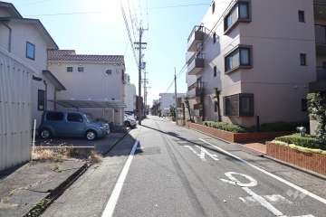 敷地東側の前面道路