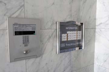 オートロックの操作盤、案内板