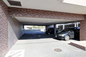 駐車場出入り口・敷地内駐車場（屋内平面式、屋外平面式）