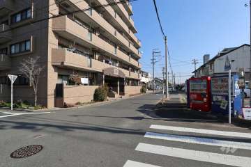 敷地南側の前面道路