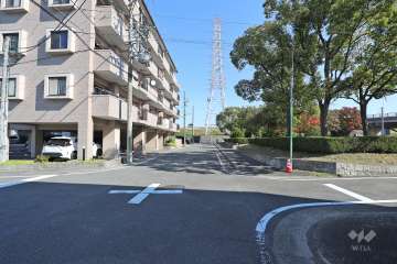 敷地南側の前面道路