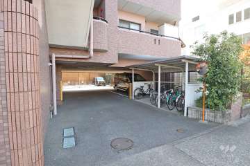 駐車場出入り口・敷地内駐車場（屋内平面式、屋外機械式）