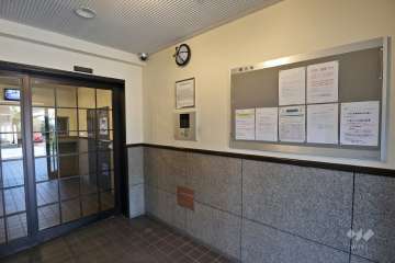 エントランスはオートロック付きです。