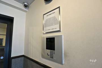 オートロックと案内板