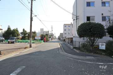 敷地東側の前面道路