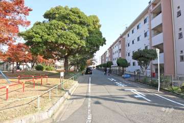 敷地北側に隣接する『中郷公園』