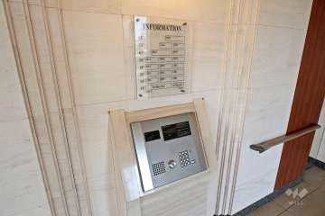 オートロックと案内板