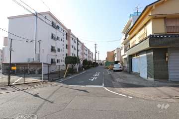 敷地北側の前面道路