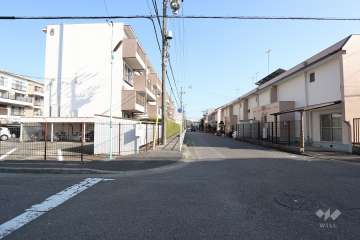 敷地南側の前面道路