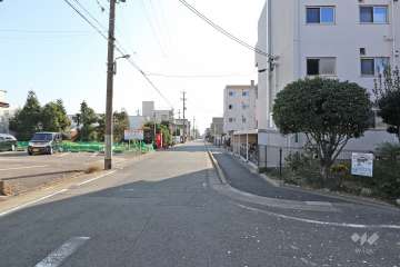 敷地東側の前面道路