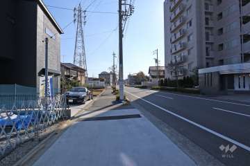 敷地東側の前面道路