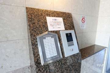 オートロックの操作盤、案内板