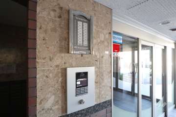 オートロックの操作盤、案内板