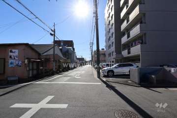 敷地東側の前面道路