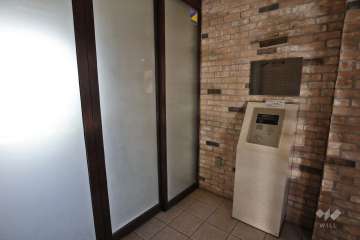 エントランスはオートロック付きです。