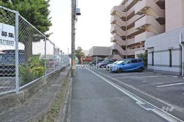 敷地北側の前面道路