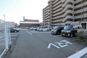 駐車場出入り口・敷地内駐車場（屋外平面式）