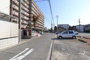 敷地南側の前面道路