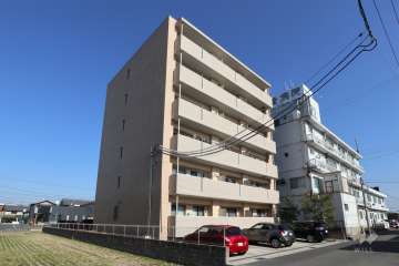 東春田マンションの外観（南西側から）