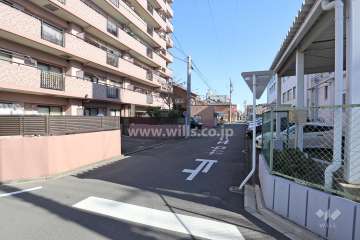 敷地南側の前面道路