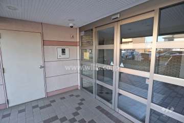 エントランスはオートロック付きです。