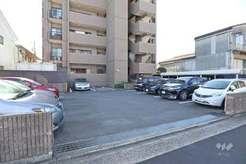 駐車場出入り口・敷地内駐車場（屋外平面式）