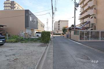 敷地北側の前面道路