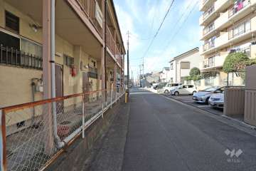 敷地南側の前面道路