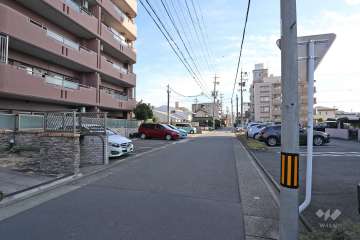 敷地南側の前面道路