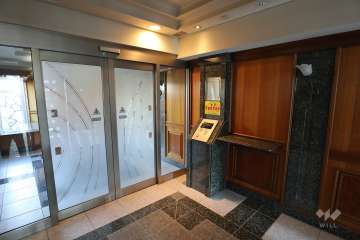 エントランスはオートロック付きです。