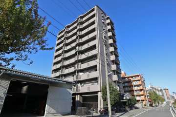 シティ金山の外観（南東側から）