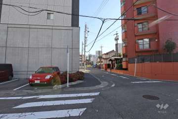 敷地北側の前面道路