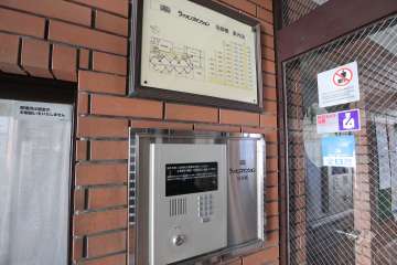 オートロックの操作盤、案内板