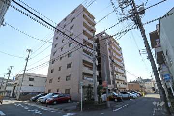 宝マンション金山ウエストの外観（北西側から）