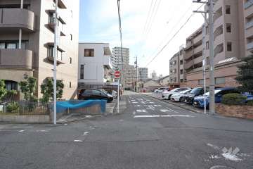 敷地北側の前面道路