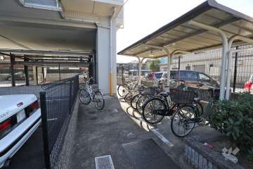 敷地内駐車場（屋外平面式）・駐輪場