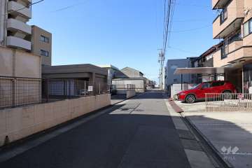 敷地北側の前面道路