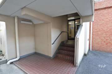 住戸入り口への階段