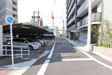 敷地北側の前面道路