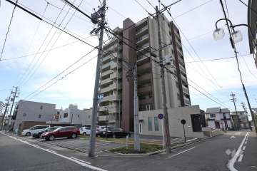 ファミリアーレ尾頭橋の外観（北西側から）
