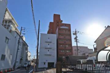 サンパーク尾頭橋の外観（北側から）