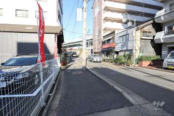 敷地西側の前面道路（百曲街道）