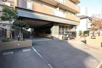 駐車場出入り口・敷地内駐車場（屋外平面式、屋内機械式）